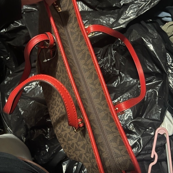 Michael Kors jet set charm TZ tote purse in color flame - Picture 6 of 6